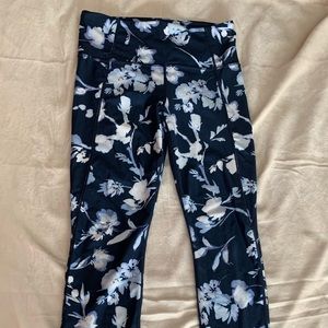 Athleta Blue Water flower salutation 7/8 pants